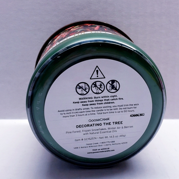 Goose Creek DECORATING THE TREE Large 3-Wick Scented Candle, 14.5 oz - Picture 4 of 5